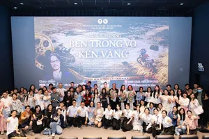 Câu lạc bộ Điện ảnh UED trong buổi chiếu phim và giao lưu đặc biệt cùng đoàn làm phim “Bên trong vỏ kén vàng”