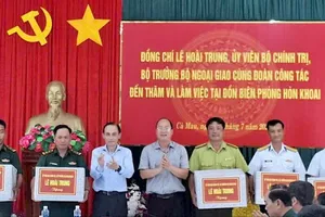 Khảo sát tiến độ các công trình trọng điểm trên đảo Hòn Khoai