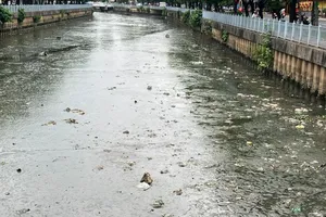 Vì sao kênh Nhiêu Lộc - Thị Nghè có lúc lộ đáy giữa mùa mưa?