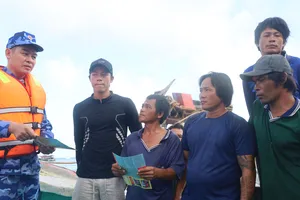 Tăng cường kiểm tra tàu cá, tuyên truyền chống khai thác IUU tại Côn Đảo