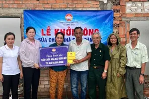 Xã Long Điền sửa nhà Đại đoàn kết cho hộ dân khó khăn