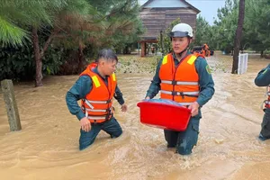 Mưa lớn gây ngập sâu tại Bảo Lộc, hàng chục hộ dân phải di dời
