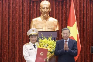 Trao quyết định thăng quân hàm Thượng tướng cho đồng chí Đặng Hồng Đức