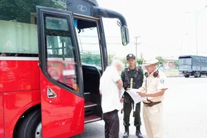 CSGT TP Đồng Nai tăng cường xử lý vi phạm liên quan đến xe khách. Ảnh: CSGT TP ĐN cung cấp
