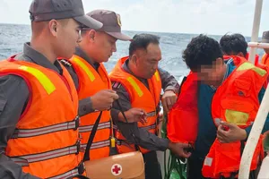 Cứu kịp thời ngư dân bị đứt cổ tay trên biển