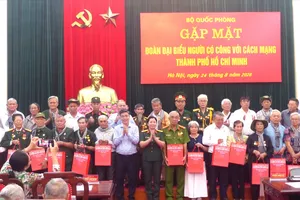 Bộ Quốc phòng gặp mặt đoàn đại biểu người có công với cách mạng TPHCM