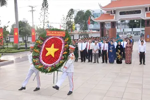 Đoàn đại biểu TPHCM viếng Nghĩa trang Liệt sĩ Bà Rịa - Vũng Tàu