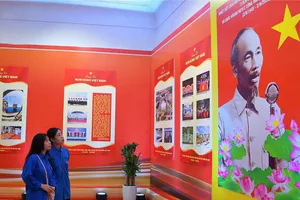 130 ảnh tư liệu tái hiện hành trình 81 năm của đất nước