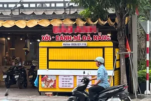 TPHCM: 17 người nghi bị ngộ độc thực phẩm sau khi ăn bánh mì