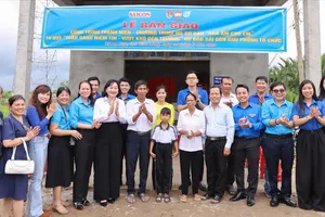 Báo SGGP trao “Nhà ấm cho em” đến học sinh mồ côi tại tỉnh Vĩnh Long