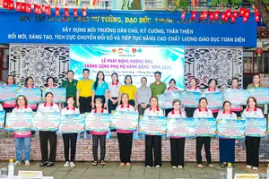 Phụ nữ các khu phố tại phường Bàn Cờ đăng ký các công trình thi đua