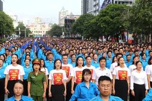 Hơn 3.000 đoàn viên, thanh niên TPHCM cùng hát “Lên Đàng”, xác lập kỷ lục Việt Nam 
