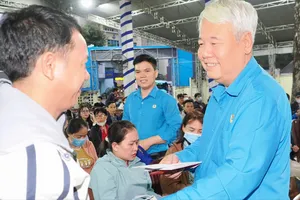 TPHCM chăm lo tết cho công nhân khó khăn từ ngày 15-11