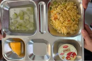 Suất ăn bán trú buổi trưa ngày 23-10 tại Trường Tiểu học Phú Trinh (tỉnh Lâm Đồng) lan truyền trên mạng xã hội