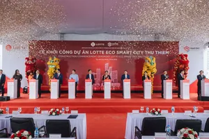 Đại biểu thực hiện nghi thức khởi công