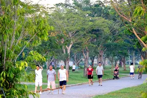 Phú Mỹ Hưng được Bộ Xây dựng công nhận là khu dân cư đô thị kiểu mẫu do một phần rất lớn nhờ quỹ cây xanh và phân bổ hợp lý. Ảnh:  VIỆT DŨNG 