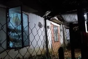 Dãy nhà trọ nhếch nhác và mất an ninh trong khu vực chờ giải tỏa       Ảnh: THÙY NGA