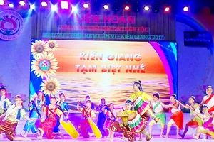 Chương trình Vui hội đua ghe Ngo của các em thiếu nhi Ninh Kiều, Cần Thơ trong liên hoan