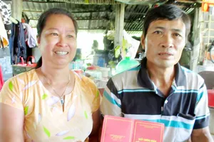 Vợ chồng hiến máu cứu người