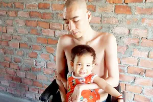 Trụ cột gia đình bị nạn, cả nhà bế tắc