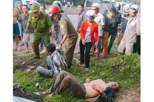 Lực lượng chức năng có mặt tại hiện trường ngăn dân hành hung 2 đối tượng trộm chó