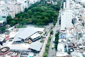 Tốc độ đô thị hóa diễn ra mạnh mẽ khiến các đô thị lớn đối mặt với nhiều vấn đề  về môi trường                                           . Ảnh: Huy Anh 