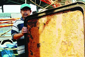 Các doanh nghiệp làm ăn gian dối khiến tàu của ngư dân  chưa kịp hạ thủy đã hư hỏng, gỉ sét 