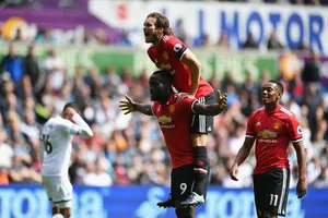 Romelu Lukaku mừng bàn thắng ở trận thứ 2 liên tiếp cho Man.United.