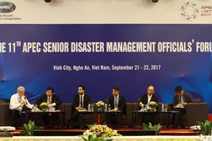 Hội nghị các Quan chức cao cấp APEC về Quản lý thiên tai lần thứ 11 đã họp phiên toàn thể đầu tiên với nội dung: “Tổng quát ứng dụng công nghệ thông tin và tăng cường hợp tác vùng trong giải quyết rủi ro thiên tai”. Ảnh:TTXVN