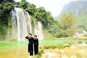 Vẻ đẹp Thác Bản Giốc 