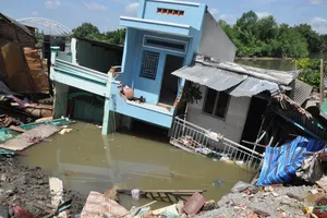 Đẩy nhanh tiến độ di dời dân khỏi khu vực sạt lở
