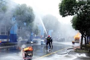 Diễn tập phòng ngừa, xử lý sự cố hóa chất ở một doanh nghiệp tại TPHCM