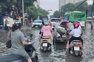 Ngã ba Xa La (Hà Đông - Hà Nội) sáng 28-8. Ảnh: TUẤN ANH