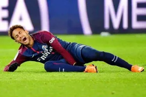 Chấn thương của Neymar làm tuyển Brazil lo lắng.