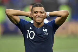 Kylian Mbappe nén chịu chấn thương để chơi trận chung kết World Cup