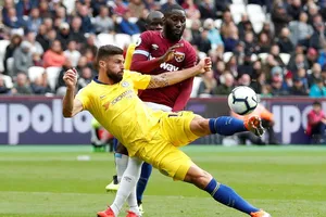 Cú sút của Olivier Giroud.