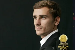 Antoine Griezmann trong số báo mới nhất của France Football.