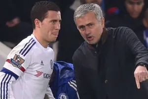 Eden Hazard và HLV Jose Mourinho.