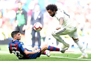 Marcelo (phải) kết thúc cơn khô hạn cho Real Madrid.
