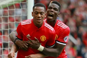 Anthony Martial (trái) và Paul Pogba đều đang chấn thương,