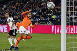 Pha ghi bàn đẹp mắt của Van Dijk.