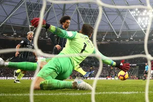 Leroy Sane tung lưới West ham ởlượt đi.