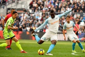 Balotelli ghi kỷ lục trong ngày Marseille ngủ quên