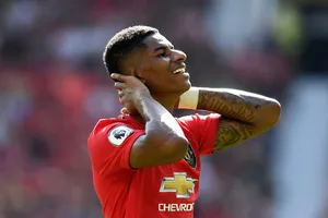 Nỗi thất vọng của Marcus Rashfoed khi sút phạt đền trúng cột.