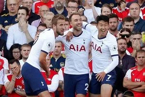 Arsenal - Tottenham 2-2 Lacazette và Aubameyang giúp Pháo thủ lội ngược dòng