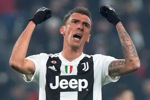 Man United phải mua bằng được tiền đạo Juventus