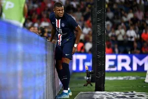 Kylian Mbappe nhăn nhó trên sân Galatasaray