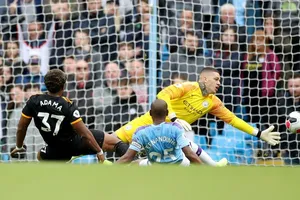 Kết quả, bảng xếp hạng Premier League (đêm 6-10): Man City thua thảm, tụt sau Liverpool 8 điểm