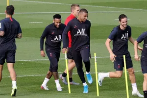 Kylian Mbappe kịp trở lại trận đấu với Nice