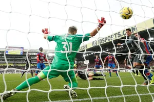 Caglar Soyuncu mở tỷ số cho Leicester.
